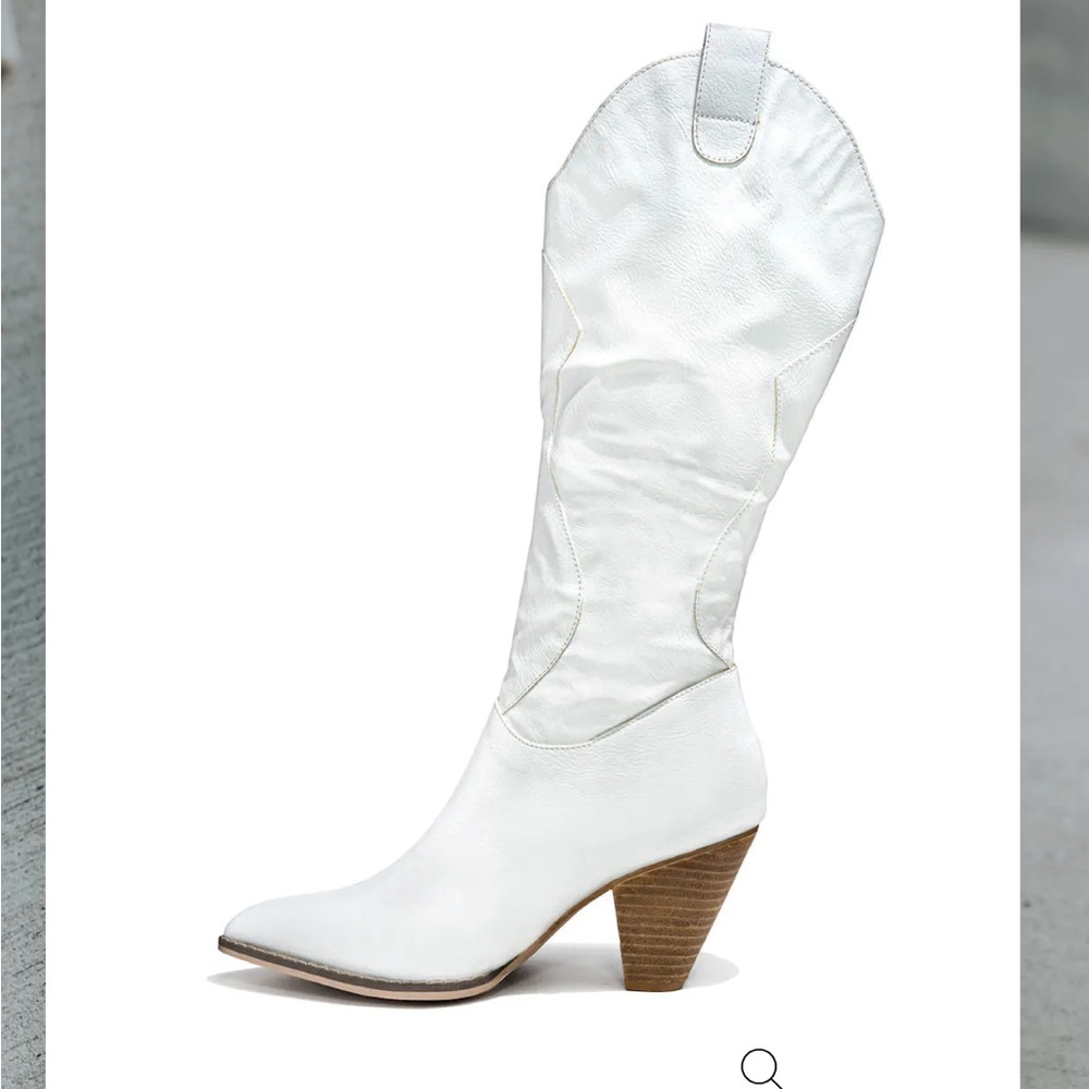 Legend Faux leather white cowgirl boots, size 7.5 white